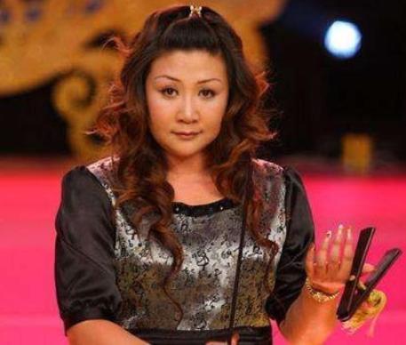 曹云金离开时郭德纲发生了什么事,曹云金拜师郭德纲下跪了吗