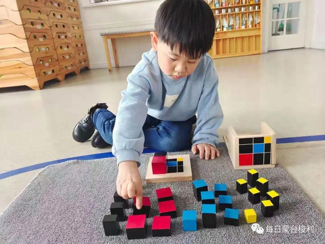 蒙台梭利怎么和儿童沟通,蒙特梭利对孩子犯错怎么批评