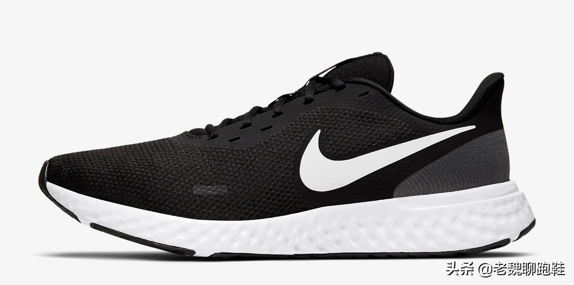 阿迪ultraboost20和耐克飞马39,耐克阿迪性价比高的跑鞋