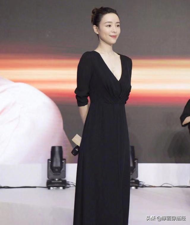 气质v领连衣裙精致迷人秀锁骨,韩版修身显瘦锁骨露肩v领上衣