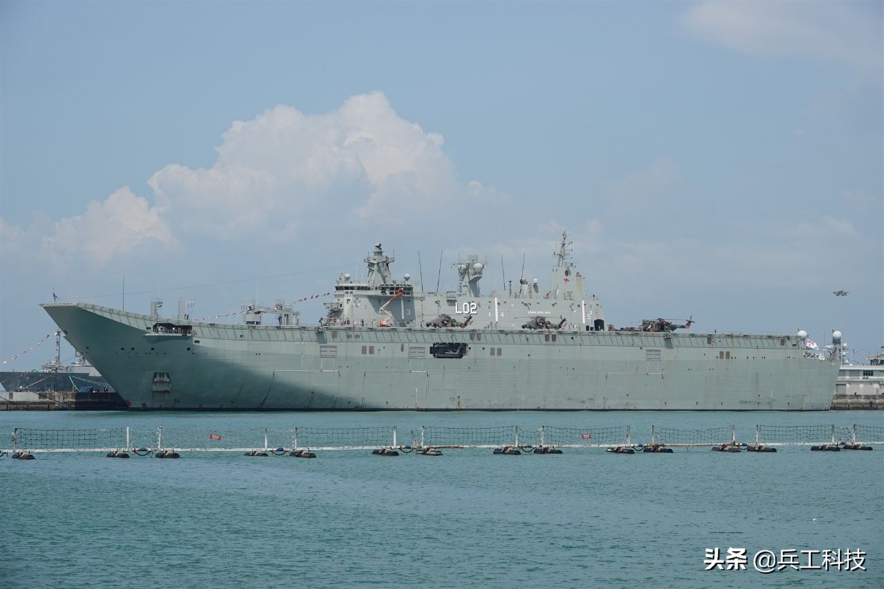 澳洲堪培拉级两栖攻击舰,堪培拉级亚两栖攻击舰服役