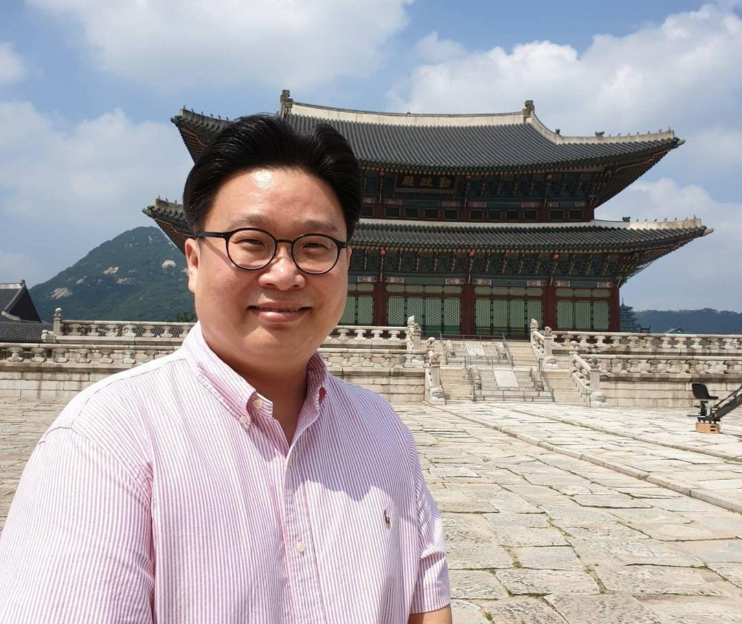 韩国教授内涵吴京运动服抄袭，被骂后认怂删文，并非首次碰瓷中国