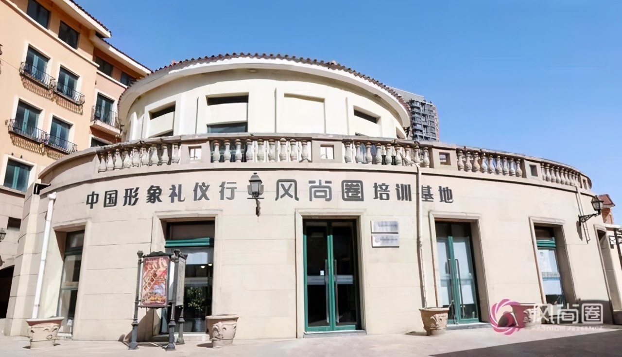 礼仪培训师课程是每个有追求女生的必修课