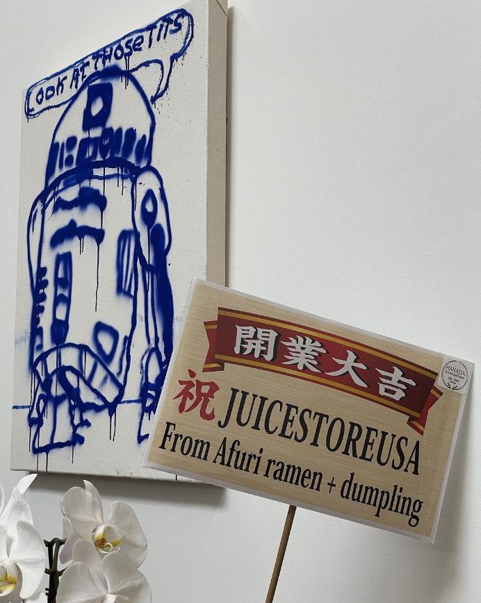 陈冠希一家穿亲子装合影,陈冠希光棍节晒全家照