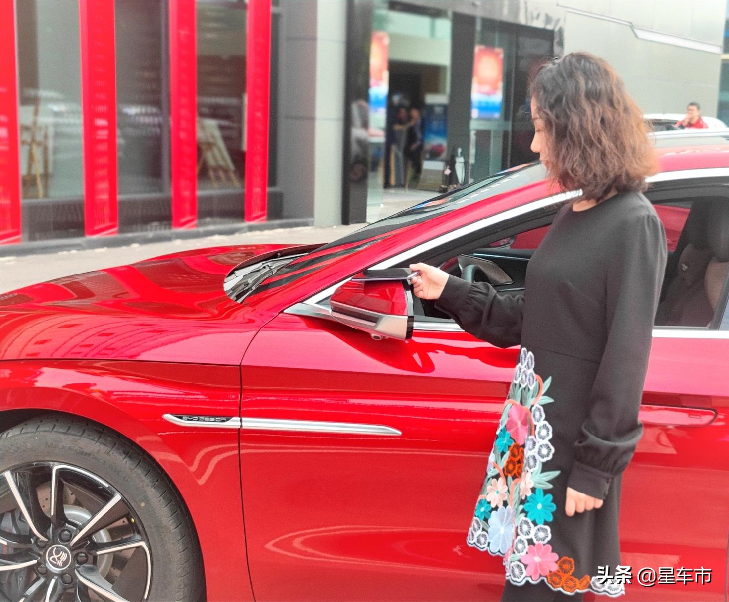 爱到处去玩的性格,成都夫妻开汉ev