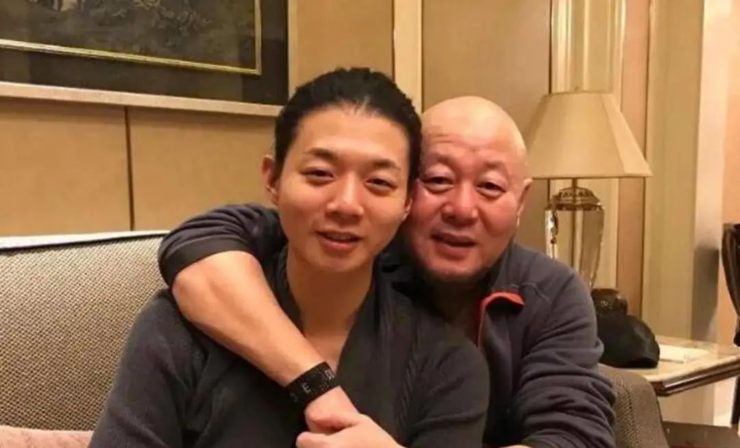 霍尊人设崩塌，女友再爆聊天记录，尺度惊人