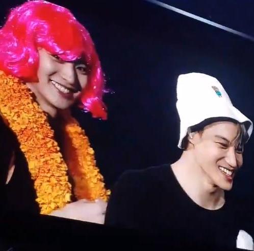 朴灿烈边伯贤低头苦涩一笑,朴灿烈边伯贤黑色证件照