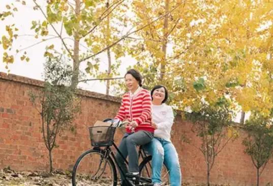 贾玲30亿瘦成闪电,贾玲采访瘦成闪电原视频