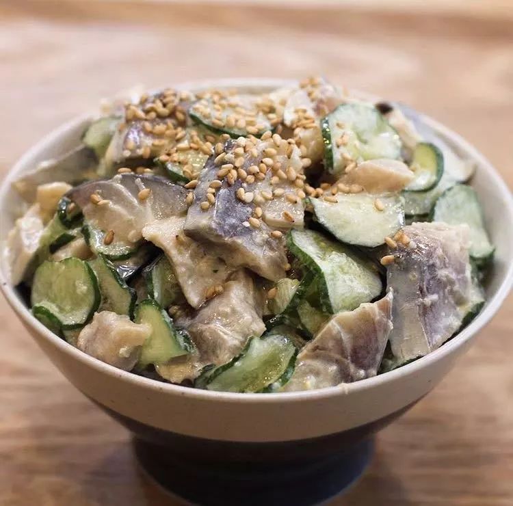 100日元在日本吃一天,100日元在日本吃寿司