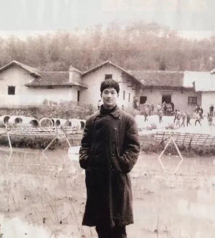 第一份工作是不是跟专业相关的,第一份工作和专业无关