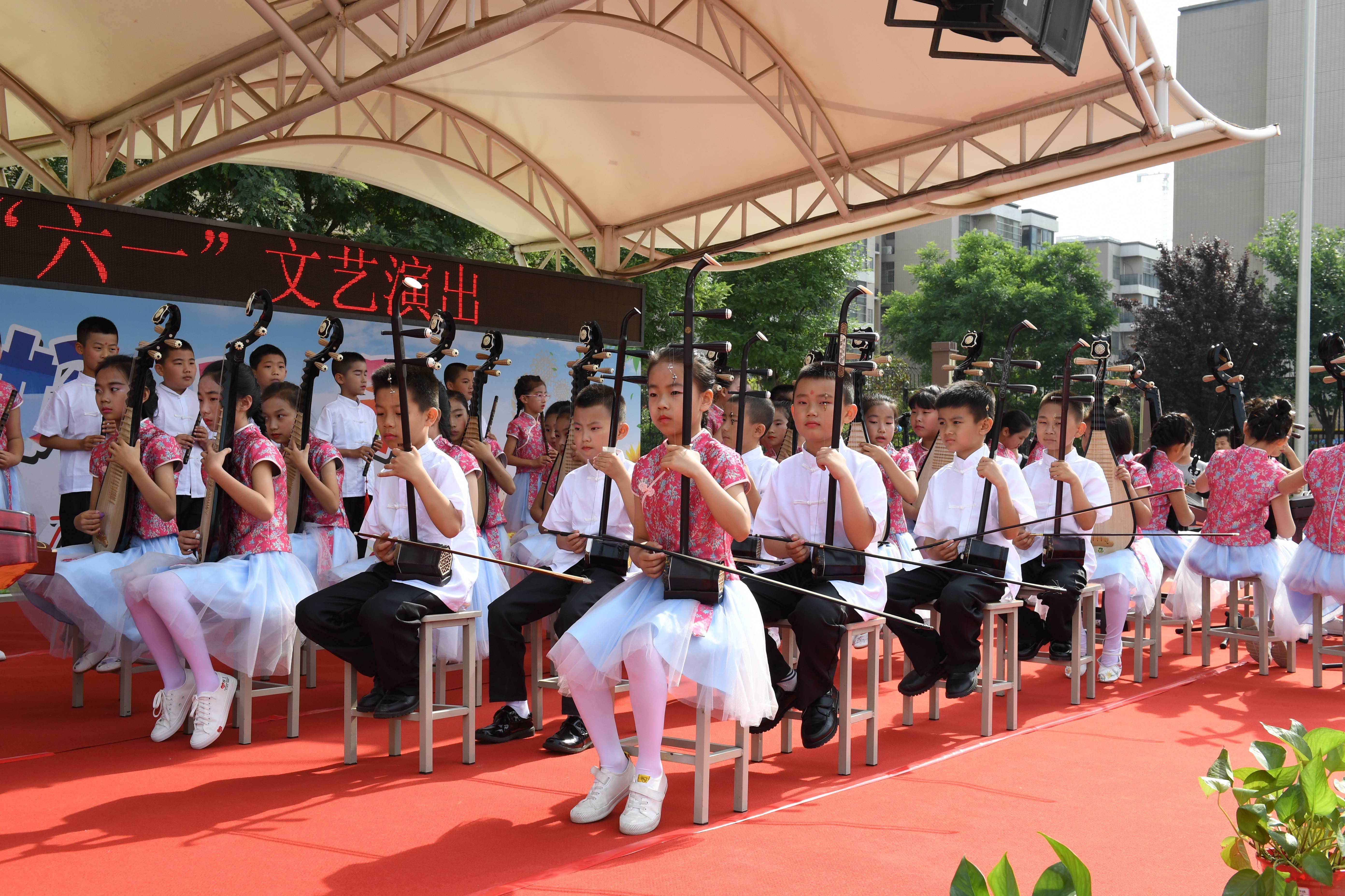 西安高新第27小学义卖会,西安高新二小六一儿童节表演