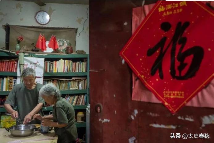 老人穿15元的鞋却捐款1000万,老奶奶捐钱1000万