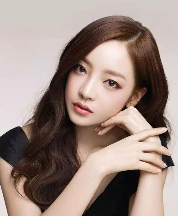 悲惨的具荷拉:28岁受辱自杀,20万人替她伸冤,后来怎样