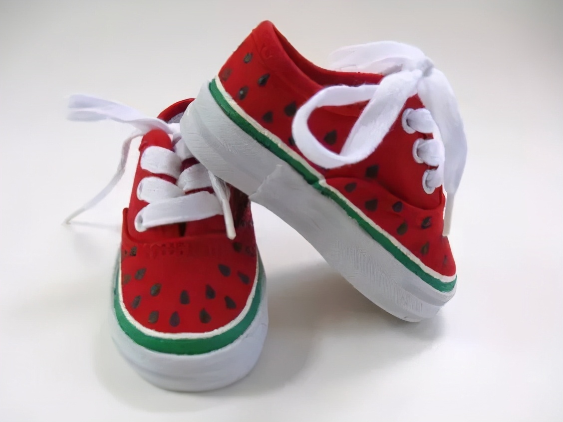 穿腻了小白鞋可以这样来改造,教你把小白鞋变潮流