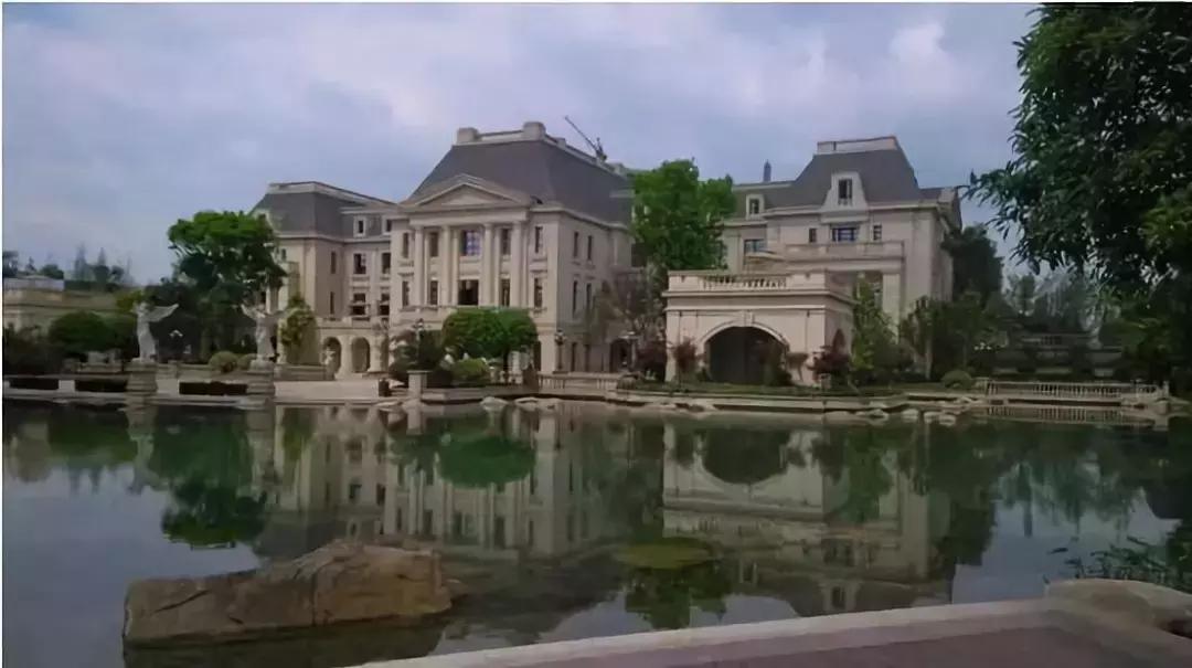 成都“熊猫小镇”项目半年亏2000万，举债5亿！中洲，担保之危