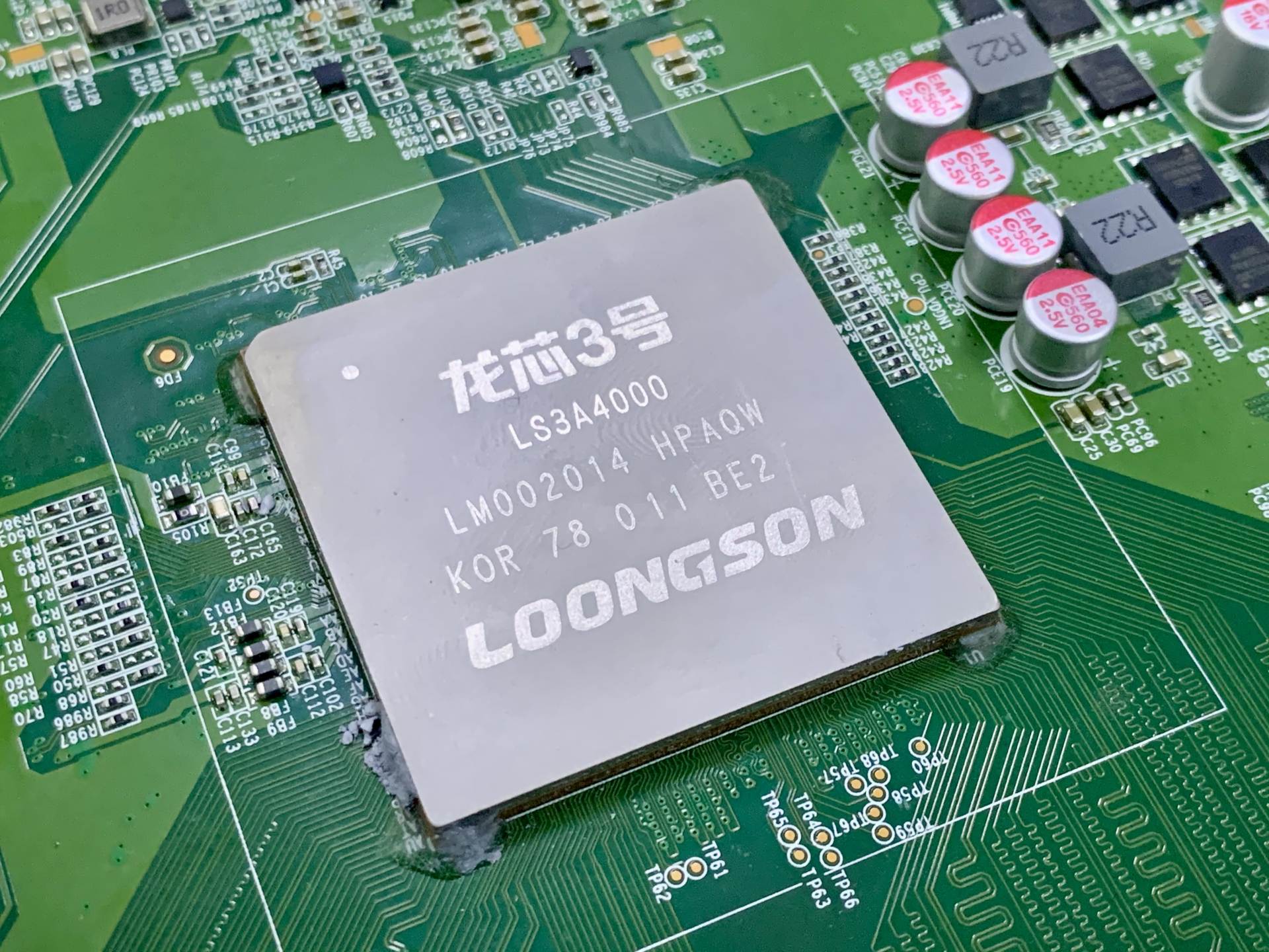 龙芯台式机是什么系统,龙芯处理器台式电脑