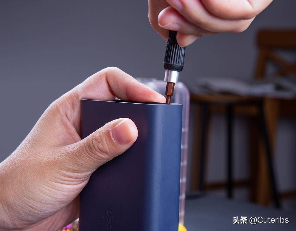 绿联超级快充充电宝拆解,绿联100w二合一氮化镓充电宝拆解