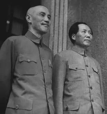 毛主席逝世追悼会上，举国致哀站立吊唁，为何有一人会坐着参加？