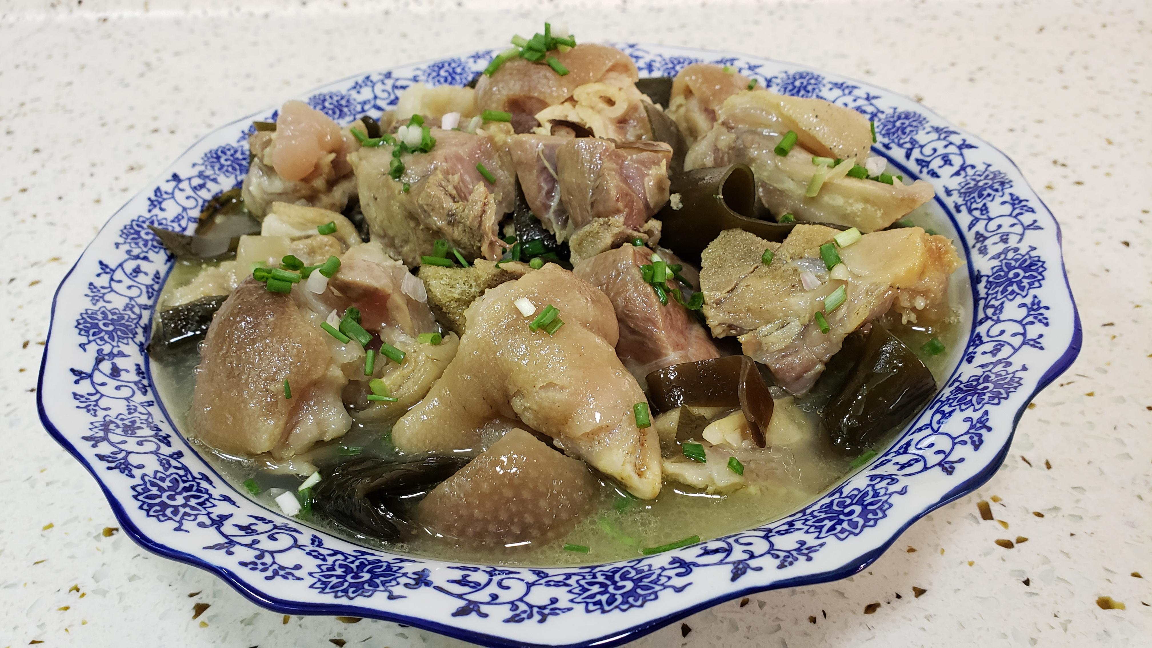 腊猪脚怎么烧毛不裂皮才好吃,怎样做腊猪脚又快又好吃