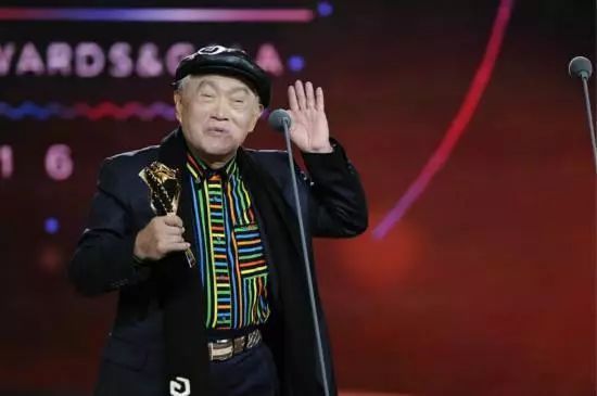 牛犇老师真的是宝藏大爷了!从影70年,人狠话不多,满满正能量!