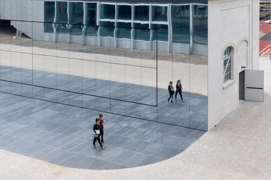 prada粉色改造,prada店铺设计可以给品牌带来什么