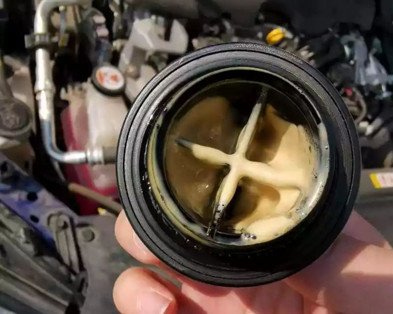 2.0荣放有机油乳化和增多现象吗,机油加多了冒白烟修理