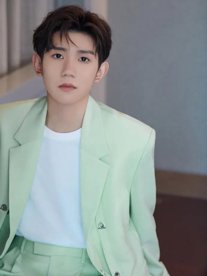 王源同款薄荷绿,王源最新代言的品牌