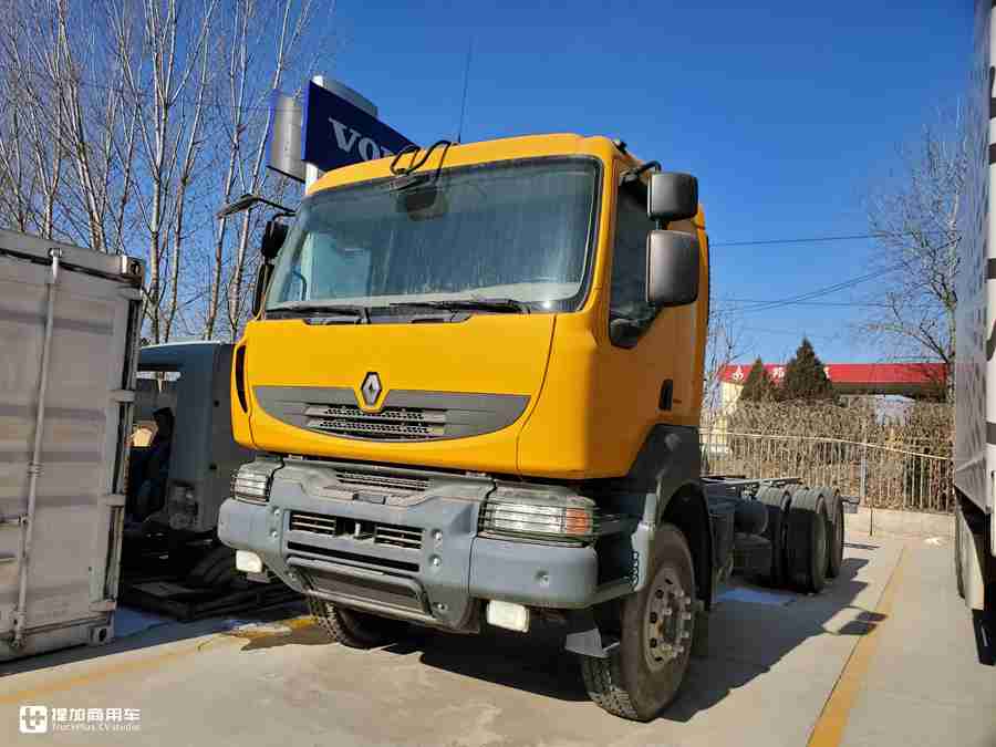 雷诺Kerax泵车实拍,专为恶劣工况而生，如今见到这样的老车太难得