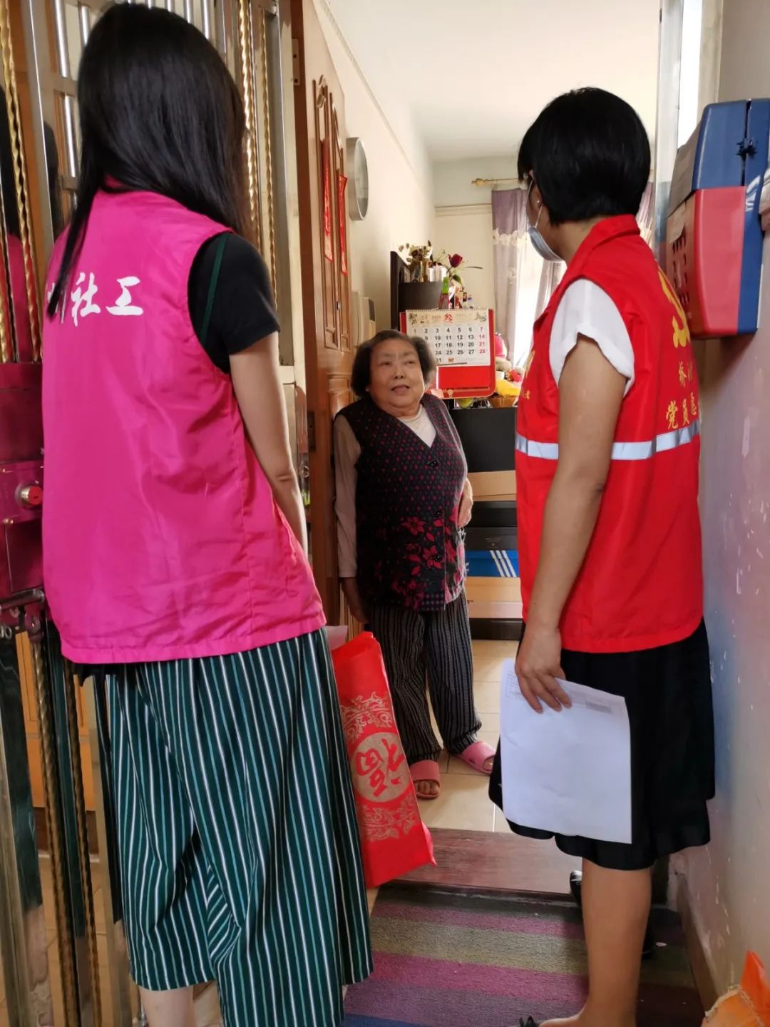 番禺｜桥南街“五社同心联动战疫”，爱心物资送到最需要的群众手中