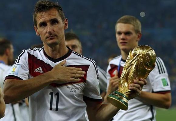 足坛历史十大全能之神,足坛史上十大最强球员