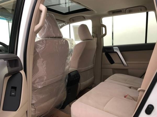 19款丰田霸道2700中东版室内图片,20款中东霸道2700功能大全