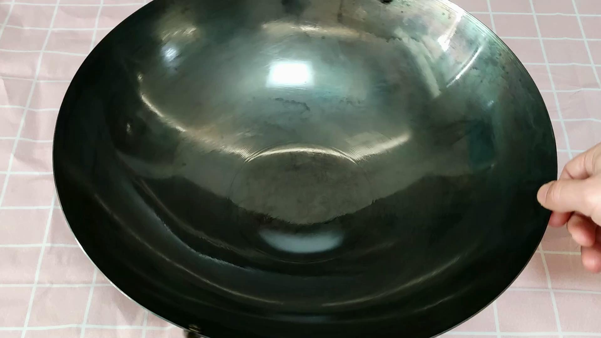 新铁锅不要直接用大厨教你开锅,新买的铁锅开锅不要猪肉