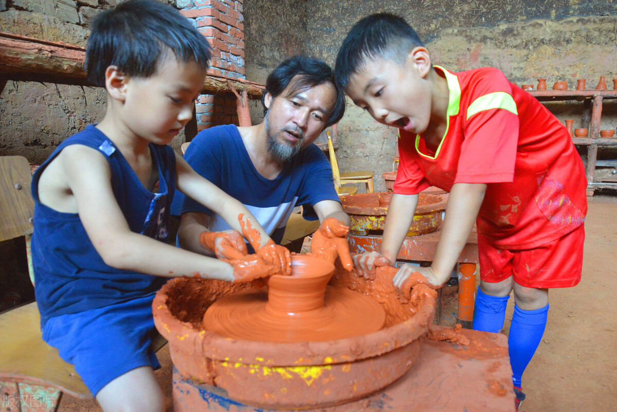 网络游戏是精神*片鸦**?能让人玩到无法自拔,诱导充值只为钱