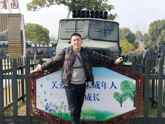 90后拥多台挖掘机,90后的第一台挖掘机