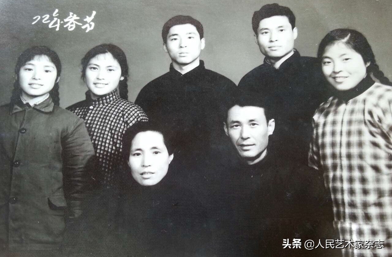 她是80年代长影厂当家花旦，19岁因报幕被选中出演平原游击队，中年无戏可拍，复出电影由钟南山担任顾问