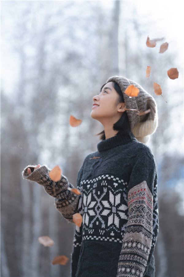 脸大肩厚怎样穿衣显瘦,脸大怎么穿显瘦