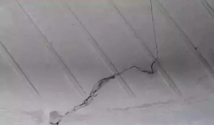 卡车轮胎侧面的破损怎么修复,货车轮胎胎壁坏是什么原因