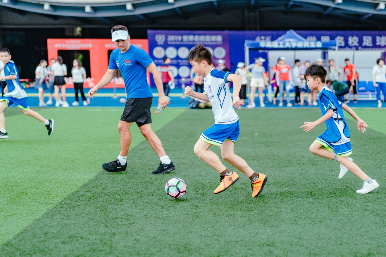 足球世界名校赛,世界名校足球赛足球宝贝