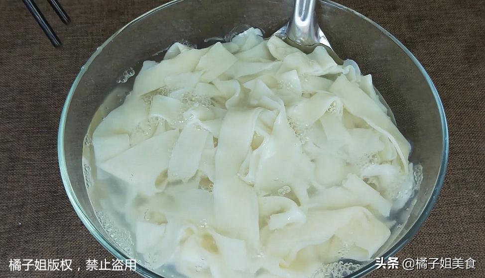 凉面的面条怎么煮商业做法,凉面用的面条最正宗的做法