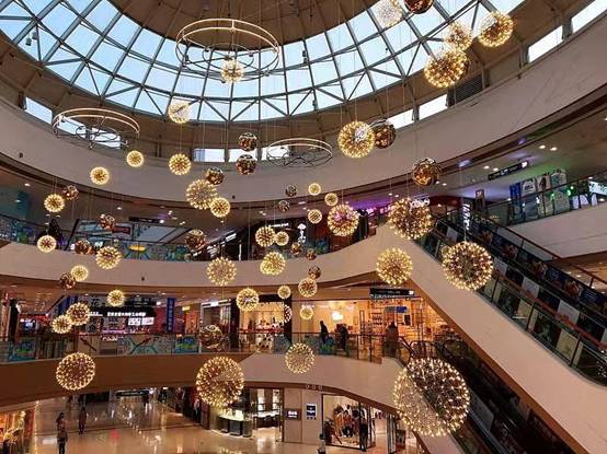 商场橱窗美陈装饰摆件,商场美陈装饰景观灯