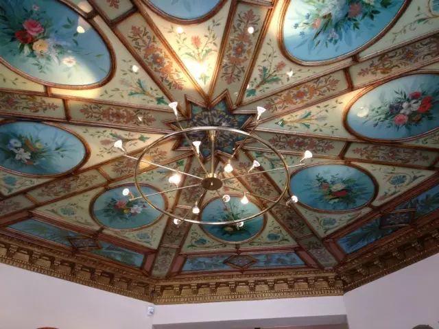 深夜除了晒烤串，还能晒太阳