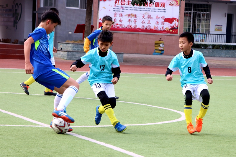 足球少年各显神通,足球少年巅峰对决