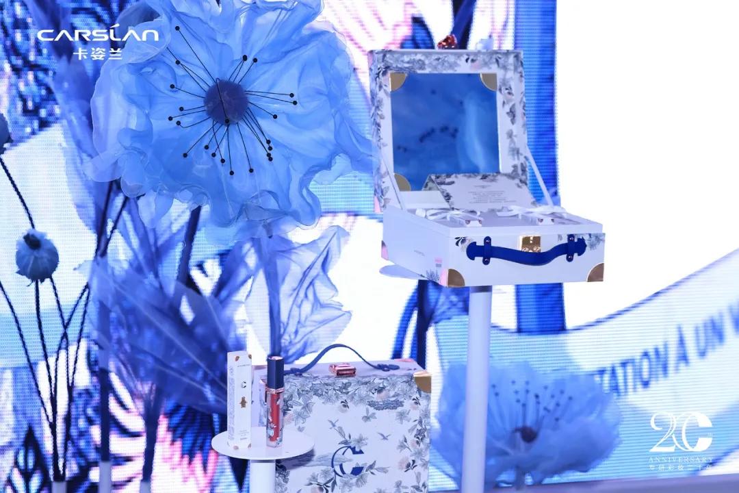 卡姿兰美芯2019,卡姿兰挚宠双芯唇膏盛世中国红