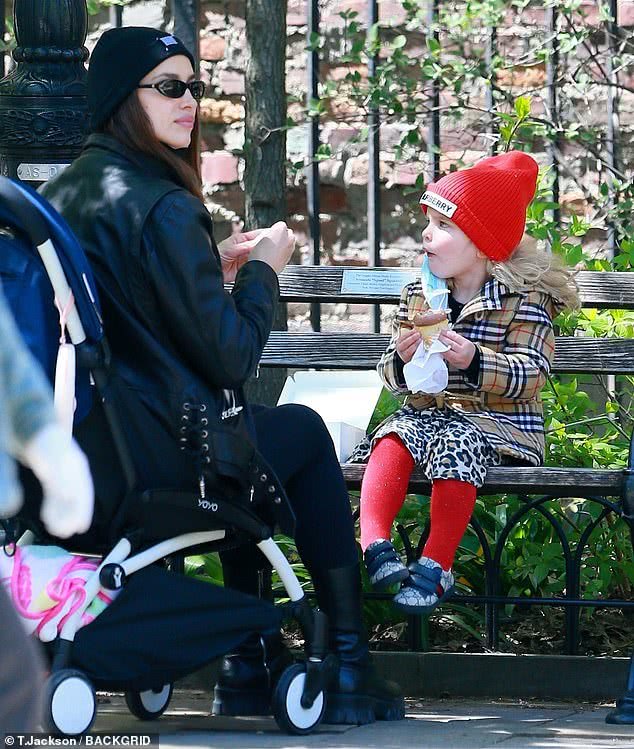 超模伊莲娜走秀视频,超模伊莲娜亮相纽约街头