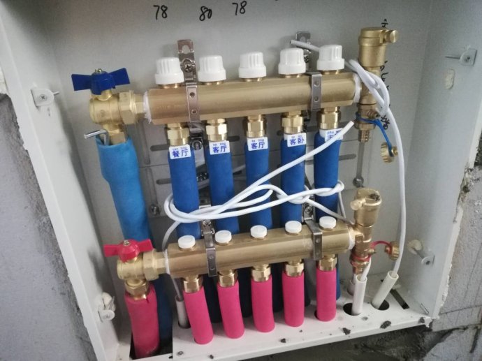 地暖分水器安装的正确方法,地暖分水器排气孔漏水是什么原因