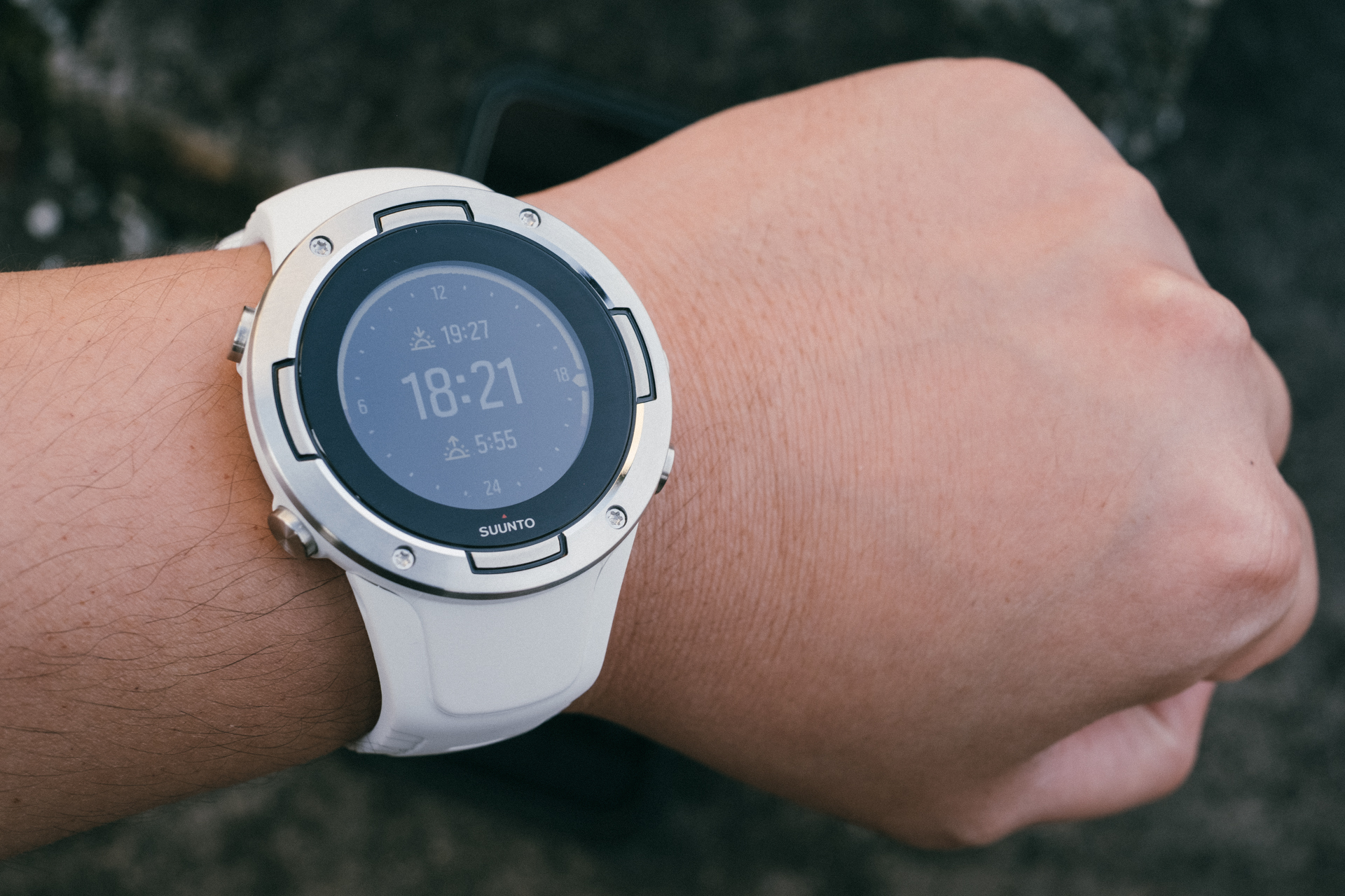 颂拓5黑白限量,颂拓suunto5智能运动手表