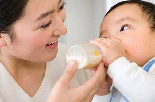 断奶有利于孩子的成长,怎么有效的给孩子断奶