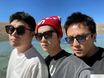 鹿晗邓超陈赫吃海鲜综艺,鹿晗手指被螃蟹夹