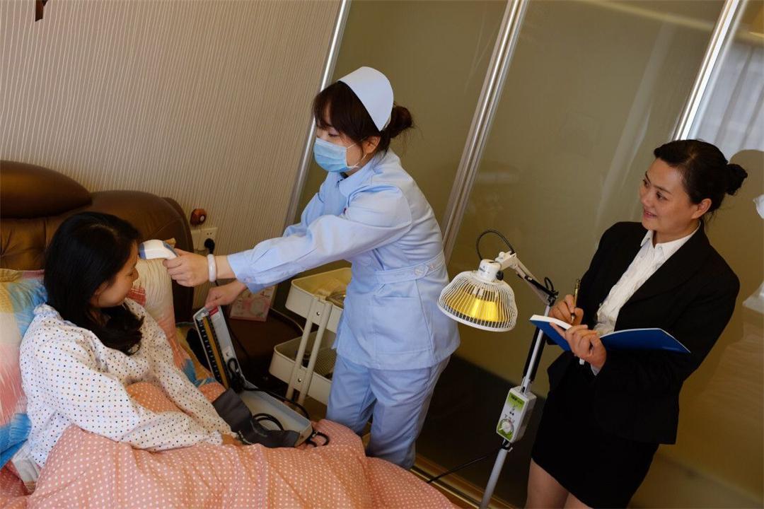 孕妇生完孩子多久可以做产后恢复,顺产刚出月子又怀孕了怎么办