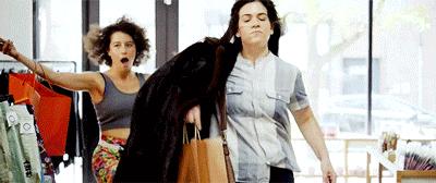 我抓住了一位资深柜员，道出了如何让你掏钱买包的秘密